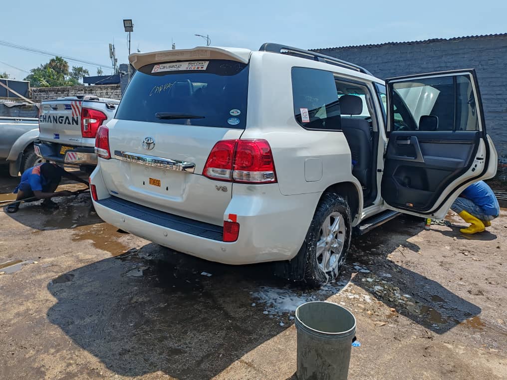 Toyota Land Cruiser V8